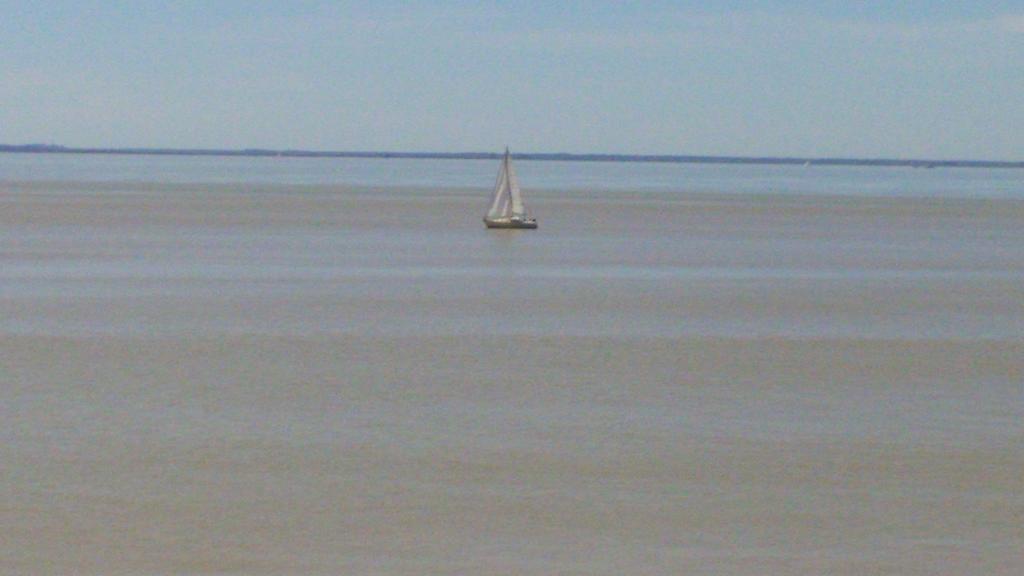 Entre Estuaire Et Citadelle Appartement Blaye Buitenkant foto